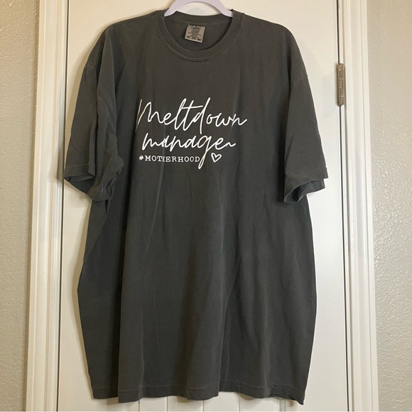 NEW Comfort Colors Black “Meltdown Manager Motherhood” Graphic Tee Shirt - Picture 1 of 4